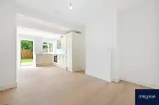 15 Burns Road, photo 3