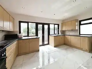 15 Camborne Road, photo 3