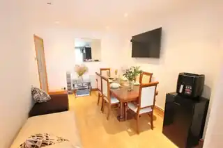15 Canham Road, photo 4