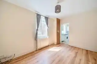 15 Caversham Road, photo 3