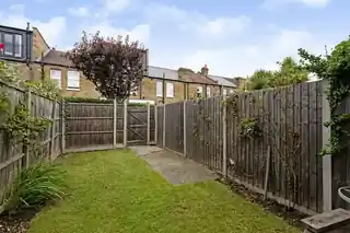 15 Clementine Close, photo 2