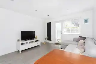 15 Clementine Close, photo 3