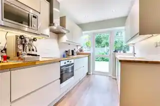 15 Cleves Way, photo 3