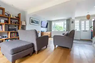 15 Cleves Way, photo 2