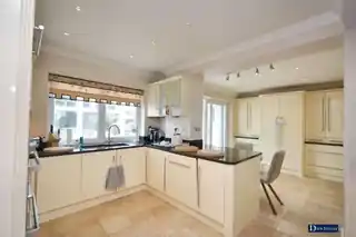 15 Ernest Road, photo 3