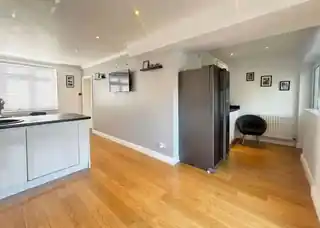 15 Essex Close, photo 3