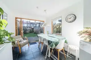 15 Evesham Road, photo 2
