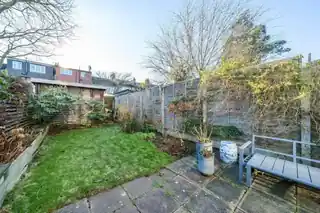 15 Evesham Road, photo 4