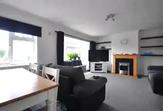 15 Fairfield Road, photo 2