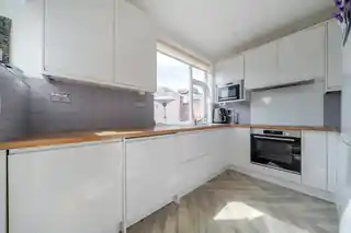 15 Falconwood Avenue, photo 4