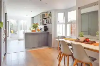 15 Felday Road, photo 4