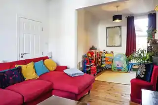 15 Felday Road, photo 3