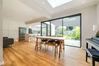 15 Friars Avenue, photo 4