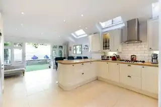 15 Gladwyn Road, photo 2