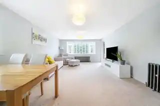 15, Graham Court, Eastcote Lane, photo 3