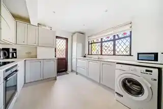 15 Halifield Drive, photo 3