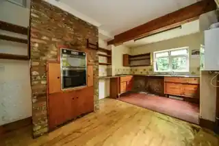 15 Hambro Road, photo 2