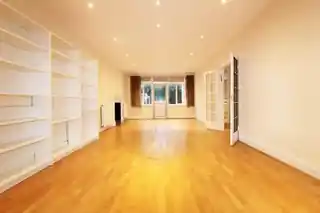 15 Haslemere Avenue, photo 2