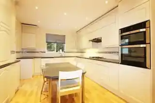15 Haslemere Avenue, photo 3