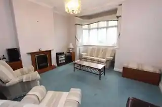 15 Hazeldene Road, photo 3