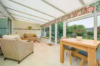 15 Heather Close, photo 3