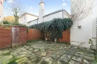 15 Henry Tate Mews, photo 3