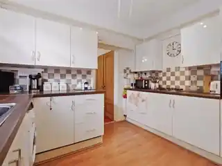 15 Highclere Street, photo 3