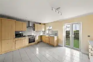 15 Hogarth Close, photo 2
