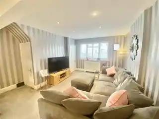 15 Holbeach Gardens, photo 2