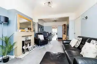 15 Horndon Road, photo 2