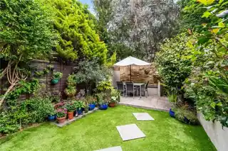 15 Jillian Close, photo 2