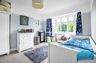 15 Laburnum Gardens, photo 3