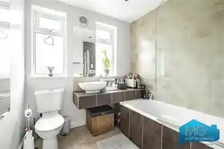 15 Laburnum Gardens, photo 4