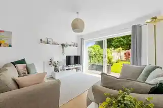 15 Ladygrove, photo 2
