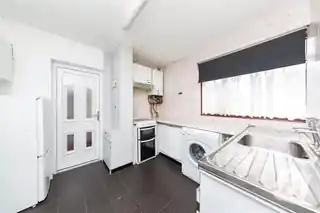 15 Listowel Road, photo 3