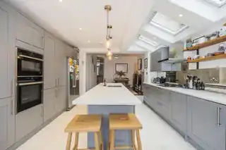 15 Longhurst Road, photo 2