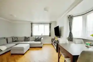 15 Lupin Close, photo 3