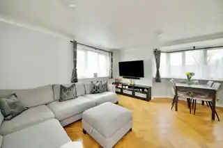 15 Lupin Close, photo 2