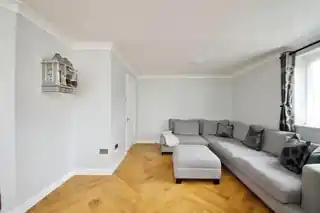 15 Lupin Close, photo 4