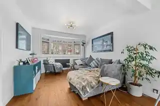15 Risborough Drive, photo 2