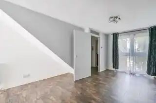 15 Saints Drive, photo 3