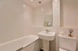 15 Saints Drive, photo 4