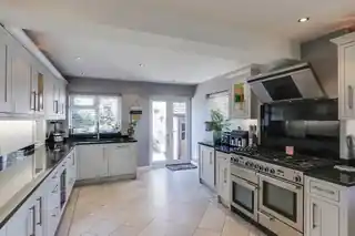 15 Shaw Crescent, photo 4