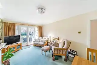 15 Shelley Close, photo 2