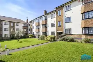 15 The Lindens, photo 3