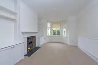 15 Thurstan Road, photo 2