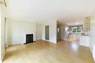 15 Vicars Close, photo 3