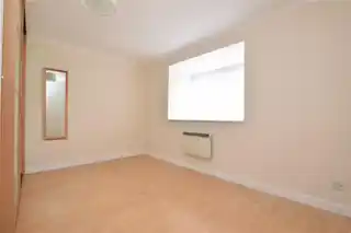 15 Vignoles Road, photo 4