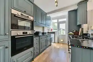 15 Walfield Avenue, photo 2
