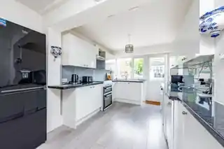 150 Kingsbridge Road, photo 2